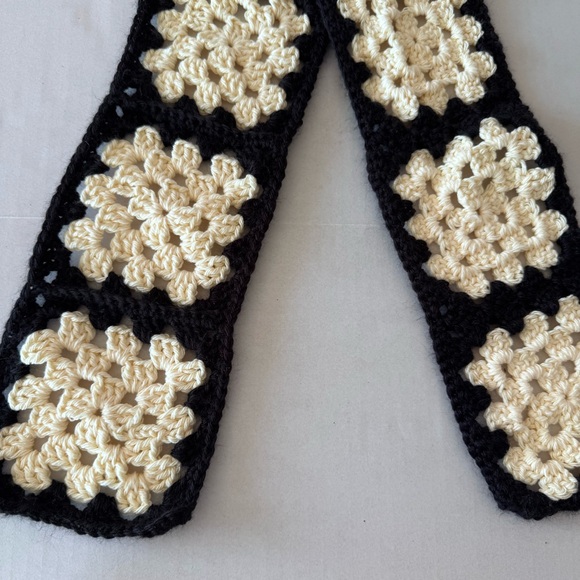 Handmade Crochet Scarf Granny Square Black Cream cottage core Twee Retro - Picture 2 of 4